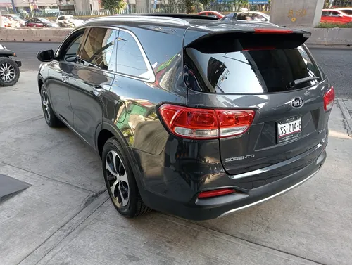 Kia Sorento 3.3 V6 Ex Pack Piel 7 Pasajeros AWD At