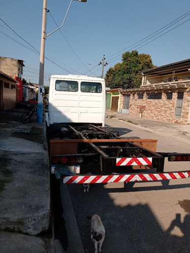 Imagem 2 de 15 de Mercedes Bens 710 2005