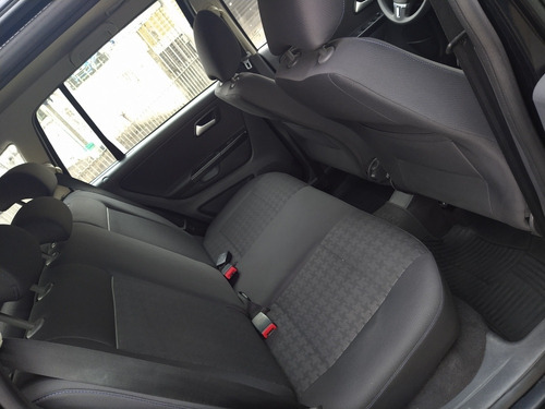 Volkswagen Suran 1.6 Highline 101cv 2015