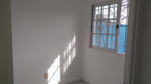 Casa En Venta - 2 Dormitorios 1 Baño - Cochera - 135mts2 - Baradero