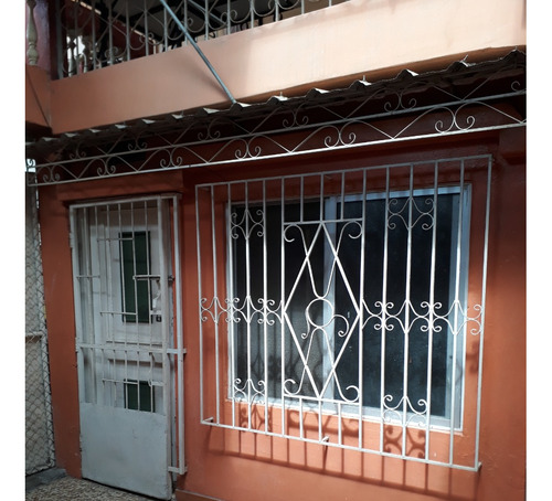 Habitación Interior Ubicada En La Cdla. La Fae Al Norte De Guayaquil