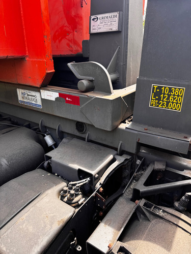 Vm 330 6x2 Roll On Off 2017