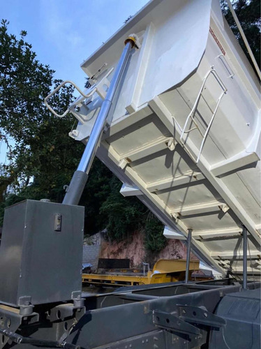 Imagem 9 de 12 de Volvo Vm 260 Tracado