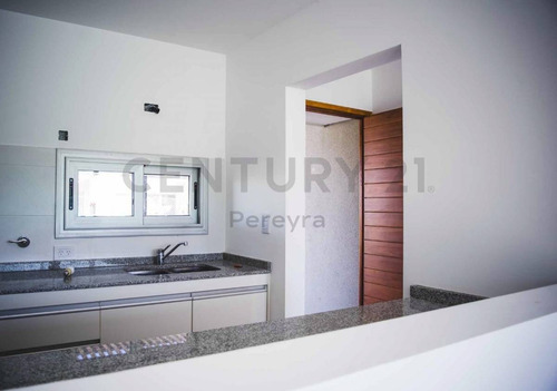 Imagen 6 de 12 de 458 Entre 28 Y 28 Bis, Duplex 2 Dormitorios, En Venta, City Bell