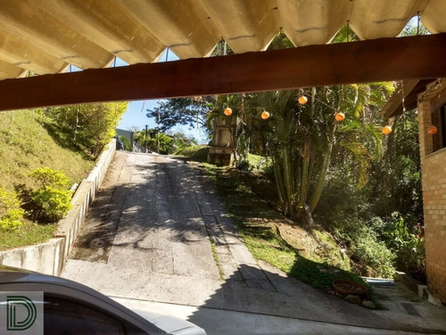 Imagem 9 de 15 de Excelente Sobrado De 2 Suítes, Sala Três Ambiente - Di26873