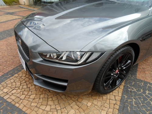 Imagem 8 de 14 de Jaguar Xe Pure Si4 240cv