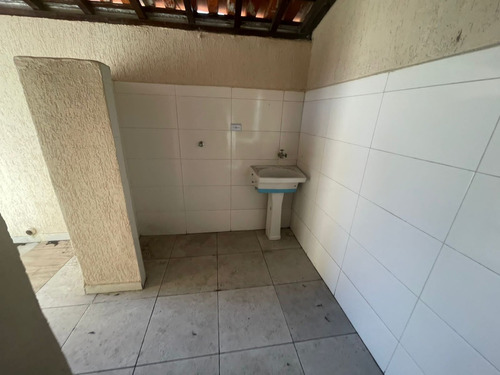 Imagem 4 de 17 de M - Casa Geminada Reformada Na Guilhermina, Oportunidade! 2 Dorm C/ Suíte, Churrasqueira E Vagas Cobertas.