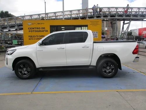 Toyota Hilux 4x4 2400cc At Aa