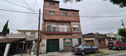 En Venta En Caseros Galpon En Planta Baja Todo De Losa De 8.66 X25, 170mtrs 2 Cubiertos. . Venta Inmediata!!! F: 8356