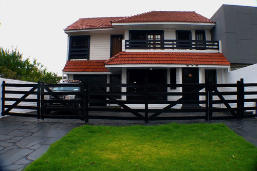 Casa Chalet  En Venta En Mar Del Plata, General Pueyrredón, Costa Atlántica