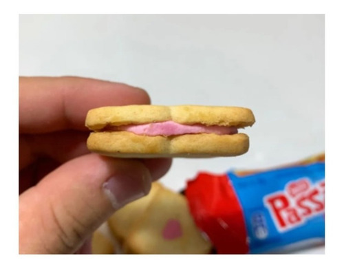 Biscoito Recheado Sabor Morango Passatempo Kit 10 Unid