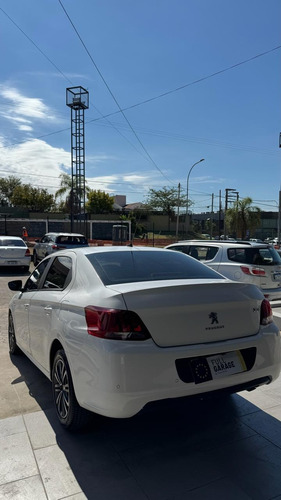 Peugeot 301 1.6 Allure