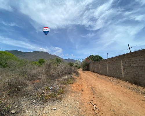 Re/max 2 Mil Vende Excepcional Lote De Terreno De 500 Mts Cuadrados, Ubicado Estratégicamente Junto A La Prestigiosa Urbanización La Llovizna, En Venta En El Sector El Hato, Municipio Arismendi