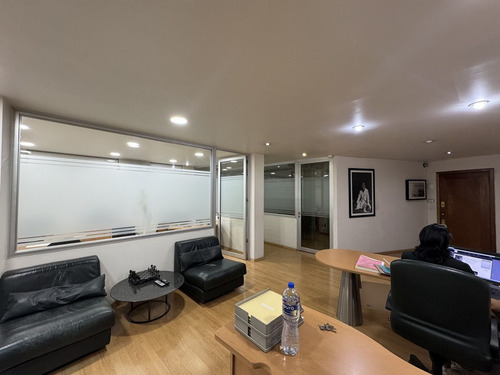 Oficina Con Balcón En Venta En Emilio Castelar 111, Polanco Iii Sección.