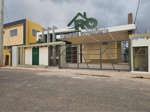 Exclusiva Casa Ubicada En El Residencial Los Lirios, La Roma