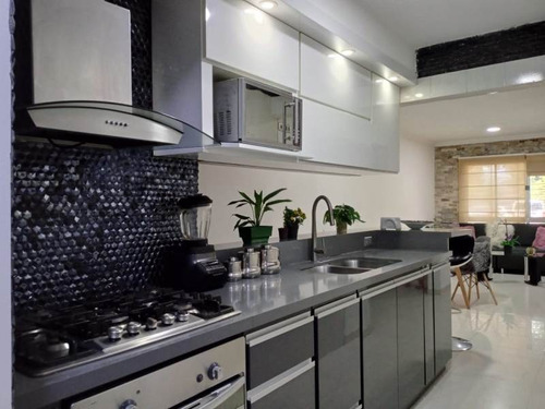 En Venta Bello Penthouse En San Diego, Residencias Paso Real. Ab
