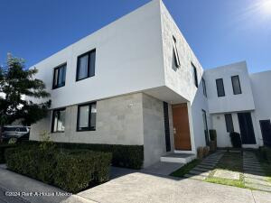 El Refugio. Casa Cuarto De Tv, 4 Recamaras 1 En Planta Baja - Venta