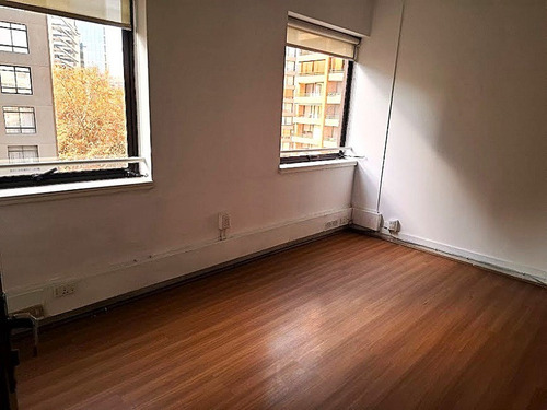 Vendo Excelente Oficina En Sector El Golf, Las Condes