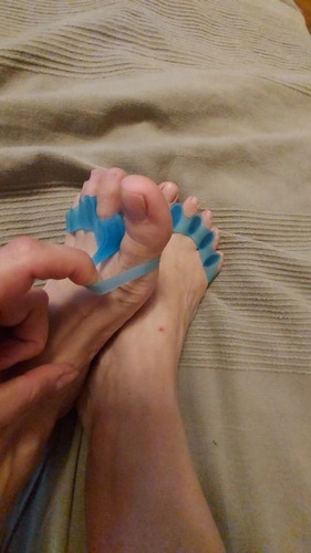 Imagem 3 de 10 de Separador Silicone Para Dedos Pés - Calos - Joanete - 1 Par