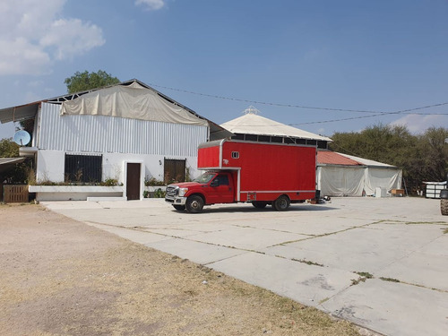 Se Vende Finca Y Bodegas Con Uso De Suelo Mixto, Terreno Y F