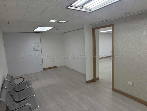 Oficina Moderna En Alquiler El Rosal Db 26-339