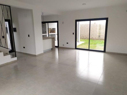 Imagen 4 de 12 de Dúplex De 3 Dormitorios En Venta En San Ignacio Village. Se Escucha Oferta.
