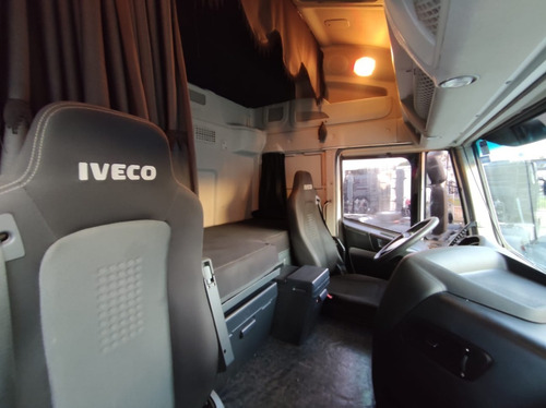 Imagem 6 de 13 de Iveco Hi Way 440 6x2 2018