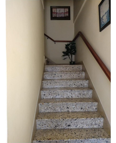 Casa De 3 Dormitorios Con Local + Depto De 2 Amb