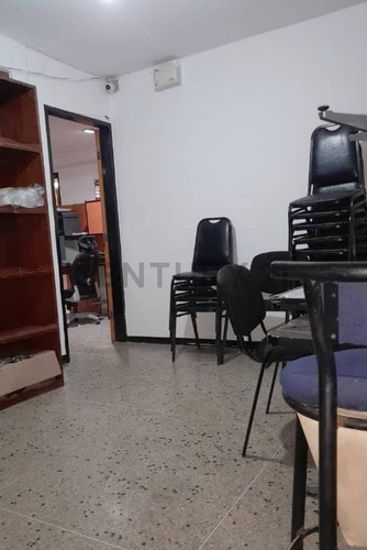 Venta De Fondo De Comercio + Mobiliario, En Los Teques