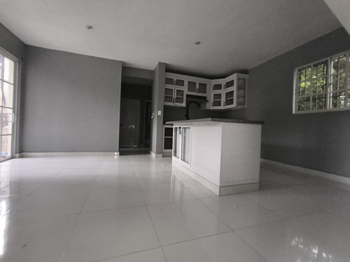 Apartamento De 2 Habitaciones Un Baño Sala Cocina Comedor
