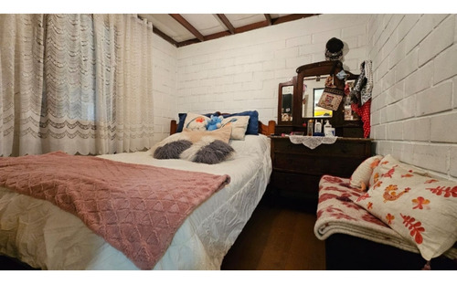 Se Vende Amplía Y Hermosa Casa En Alejandro Fleming Las Cond
