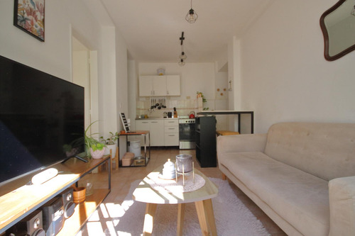Lacarra 1178: Impecable 2amb. Patio De 5.80x3.30, Sin Exp.