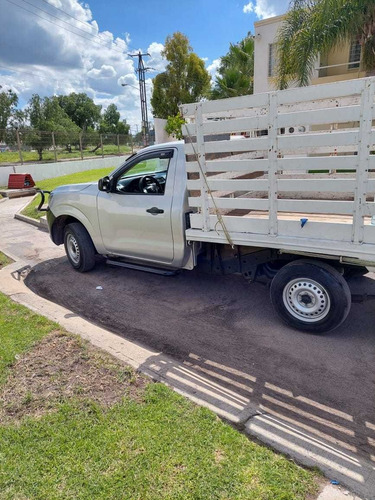 Imagen 8 de 15 de Nissan Np300 2017 Estacas Dh Aa Pack Seg