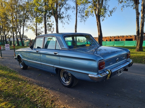 Ford Falcon Deluxe