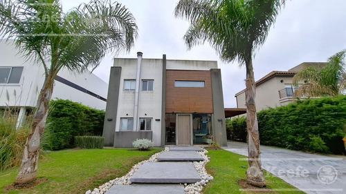 Imponente Casa En Venta De 5 Ambientes En Altos De Hudson Ii, Hudson, Berazategui