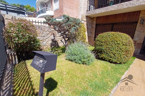 Venta De Imponente Y Solido Chalet En El Centro De Ramos Mejía!