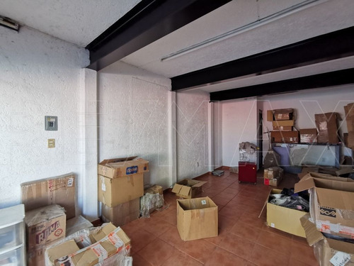 Casa En Esquina Con 430 M2 De Construcción.