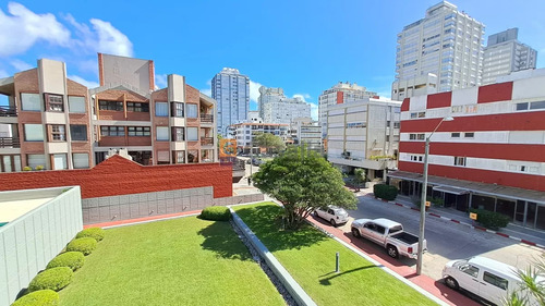 Apartamento En Venta - Punta Del Este - Ref. 5883