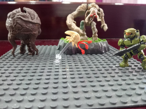 Mega Construx Halo Flood Tank Carrier Spora Y Master Chief (Usado)