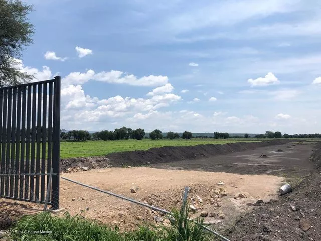 Terreno A Pie De Carretera Frente A Toyota La Norita Apaseo El Grande