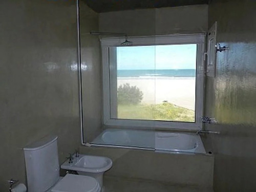 Imagen 19 de 20 de Casa Frente Al Mar En Gesell. Alquiler Venta