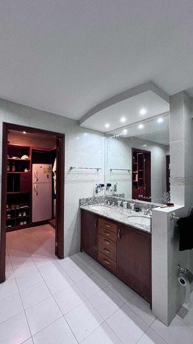 Penthouse En La Trigaleña Resd Palulu Remax Urbe José Armas