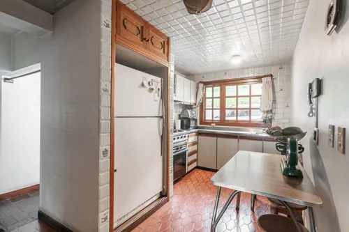 Casa En Venta En Provenza. Cod V8583