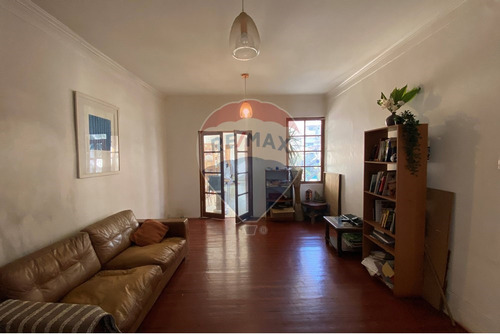 Casa De Dos Pisos Con Piscina En Ñuñoa