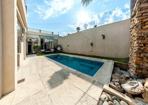 Imagen 27 de 30 de Venta / Casa / 4 Ambientes / Cochera / Pileta / Quincho / Ramos Mejia