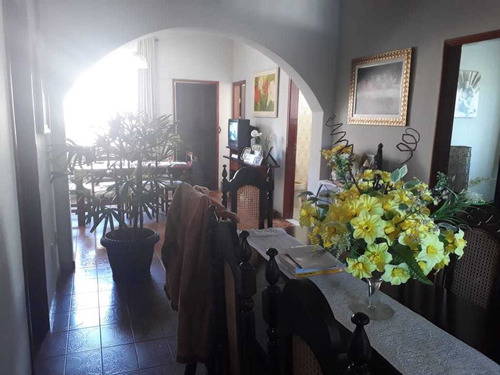 Casa Em Baependi Mg, Terra De Nhã Chica, Com 04 Quartos , Terreno 1.000 M2, Com Comercio Alugado Em Baixo. - 310