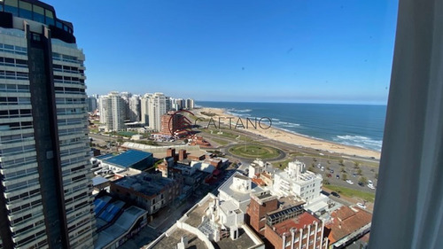 Imagen 21 de 30 de Apto De 3 Dormitorios 3 Baños Con Una Vista Muy Buena A Playa Mansa Y Brava - Consulte Por Alquiler De Verano - Punta Del Este Peninsula