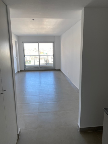 Imagen 5 de 12 de Monoambiente En Piso 13 Con Cochera!