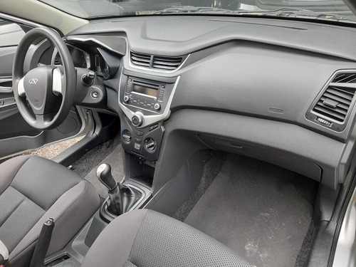 Imagem 10 de 12 de Chery / Celer Hatch Act 1.5 16v 2018 Prata