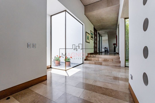 Casa En Venta De 7 Dorm. En Lo Barnechea